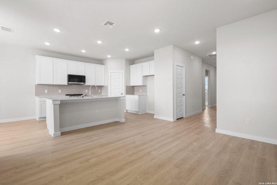 Spacious, unfurnished interior of a new home in Hiddenbrooke, Seguin (Image 23). Spacious, unfurnished interior of a new home in Hiddenbrooke, Seguin (Image 23).