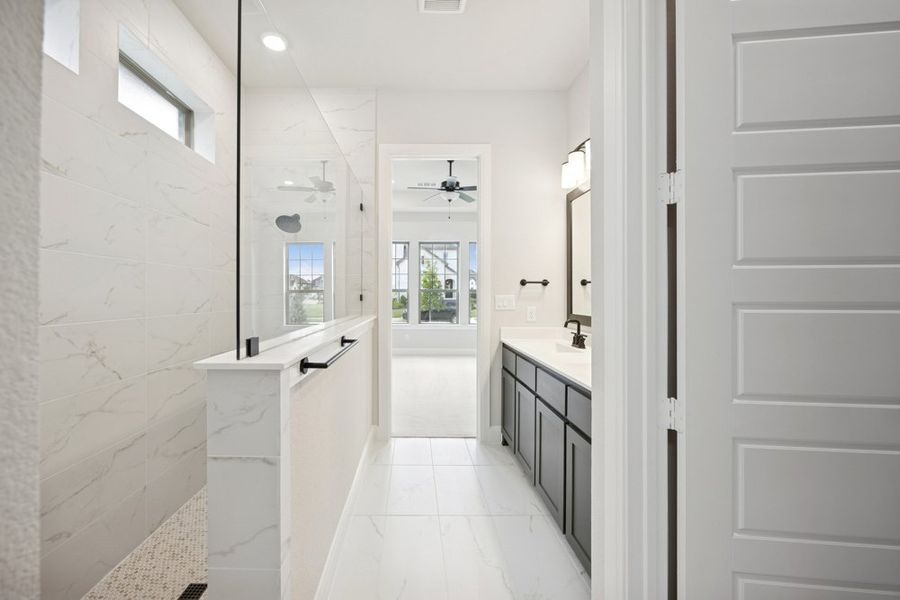 The Flintwood - Owner's Bath