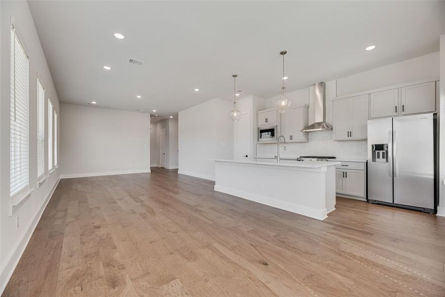 Spacious, unfurnished interior of a new home in Collin Creek, Plano (Image 12). Spacious, unfurnished interior of a new home in Collin Creek, Plano (Image 12).