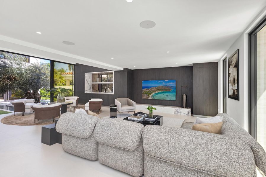 CLUBROOM