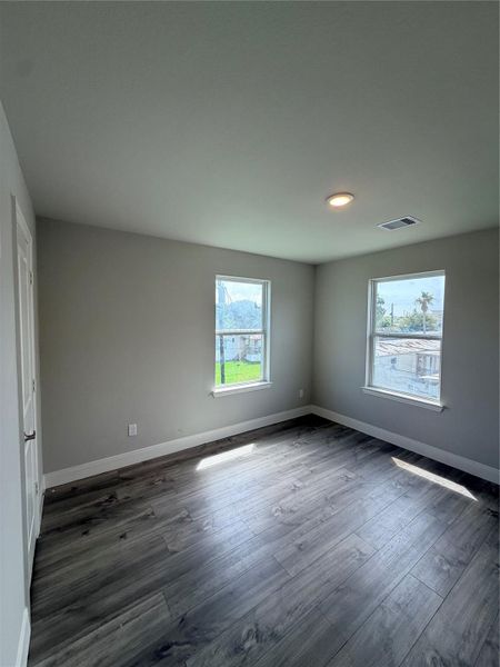 Spacious, unfurnished interior of a new home in , Baytown (Image 11).