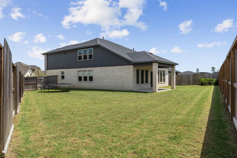 Large Corner Cul-de-sac yard. Blank Canvas for your vision! Large Corner Cul-de-sac yard. Blank Canvas for your vision!