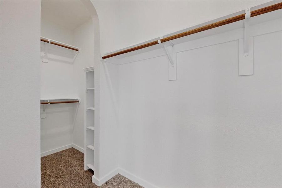 Spacious, unfurnished interior of a new home in , Alma (Image 31).