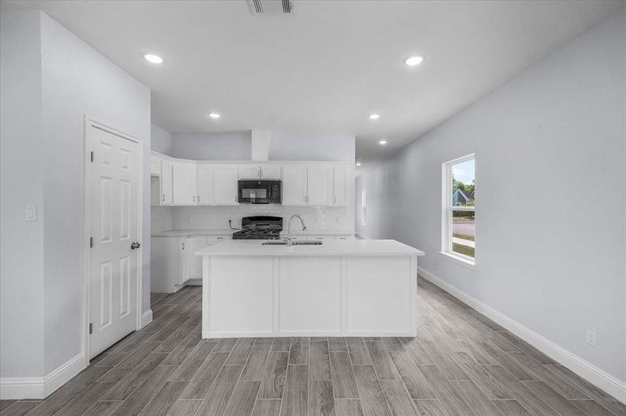 Furnished interior view inside a new home in , Fort Worth (Image 5).