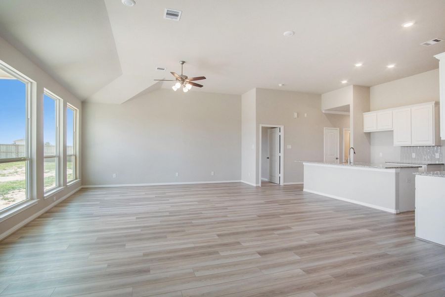 Spacious, unfurnished interior of a new home in , Beaumont (Image 10).
