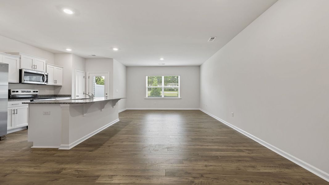 Spacious, unfurnished interior of a new home in Covington Village, Greer (Image 19).