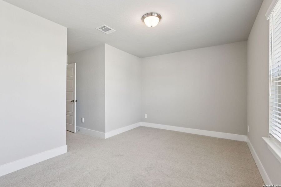 Spacious, unfurnished interior of a new home in Lark Canyon, New Braunfels (Image 49).