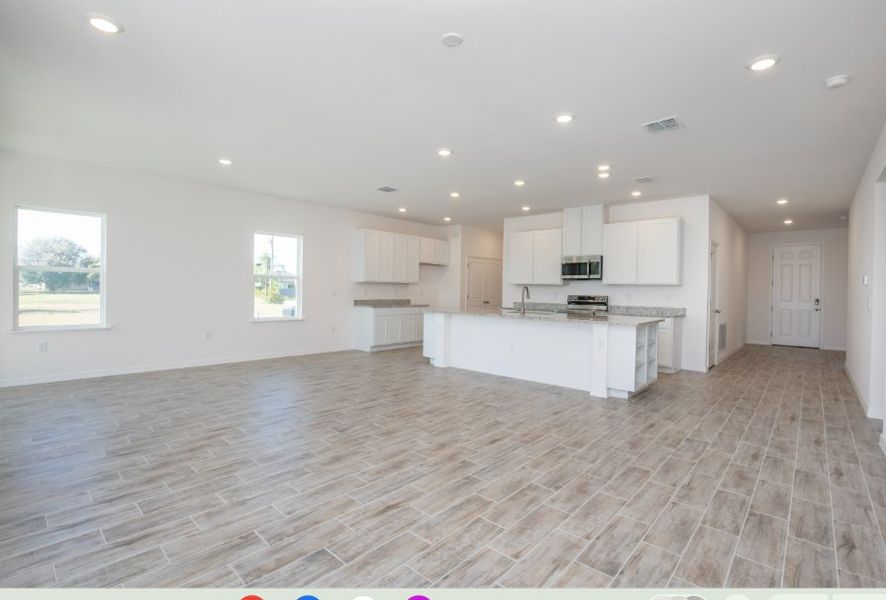 Spacious, unfurnished interior of a new home in Cape Coral, Cape Coral (Image 9).