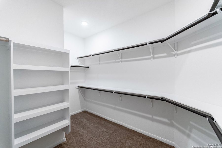 Spacious, unfurnished interior of a new home in Arcadia Ridge, San Antonio (Image 14).