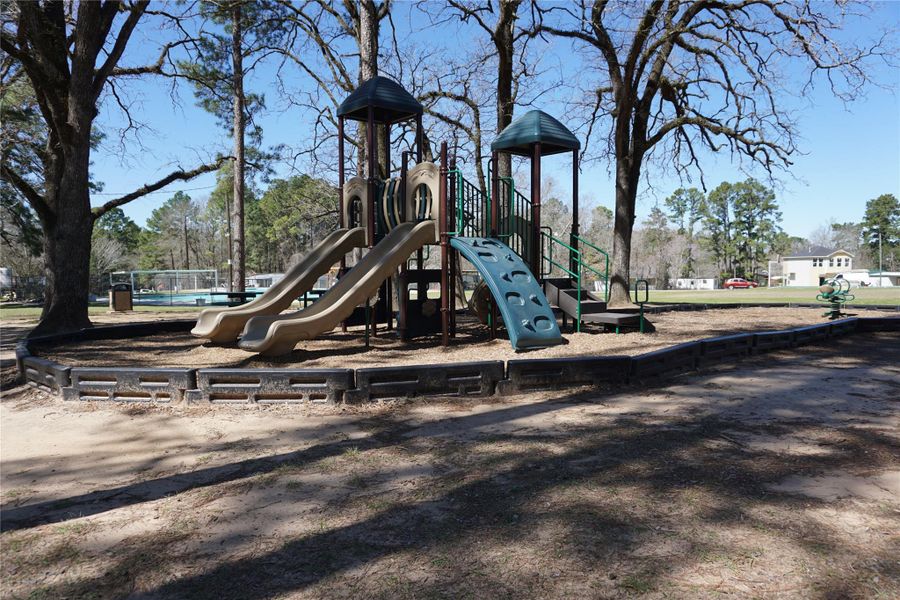 Community amenities in , Willis (Image 37).