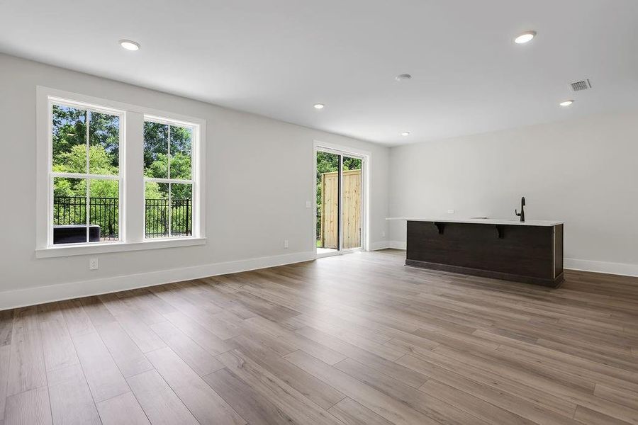 Spacious, unfurnished interior of a new home in Echo Park, Suwanee (Image 31).