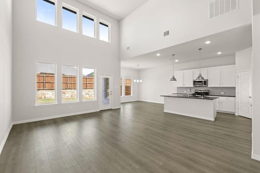 21. 252 Bright Alcove - Family (2) 21. 252 Bright Alcove - Family (2)