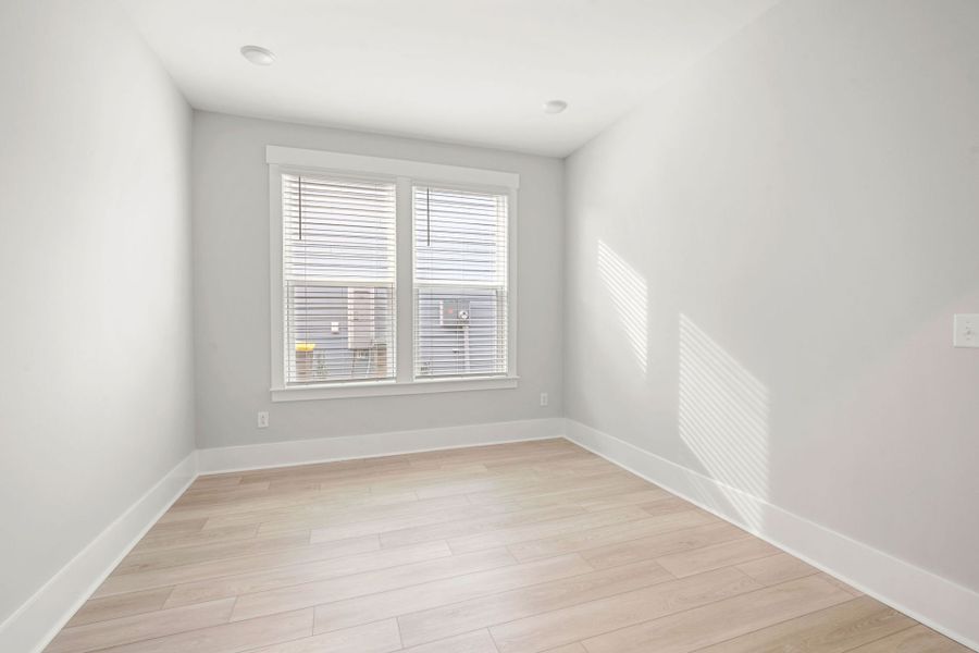 Spacious, unfurnished interior of a new home in Del Webb Savannah at Heartwood, Richmond Hill (Image 28).