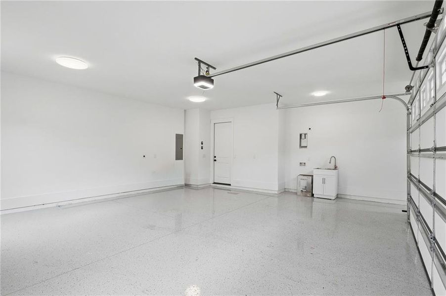 Spacious, unfurnished interior of a new home in , Jefferson (Image 54).
