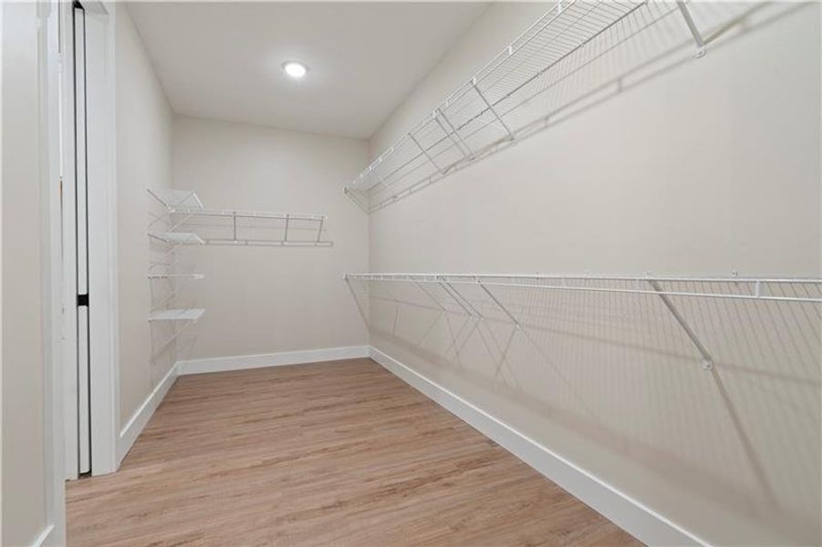 Spacious, unfurnished interior of a new home in , Temple (Image 25).