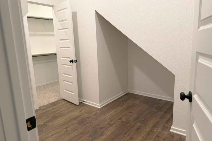 Spacious, unfurnished interior of a new home in Highland Village, Georgetown (Image 15).