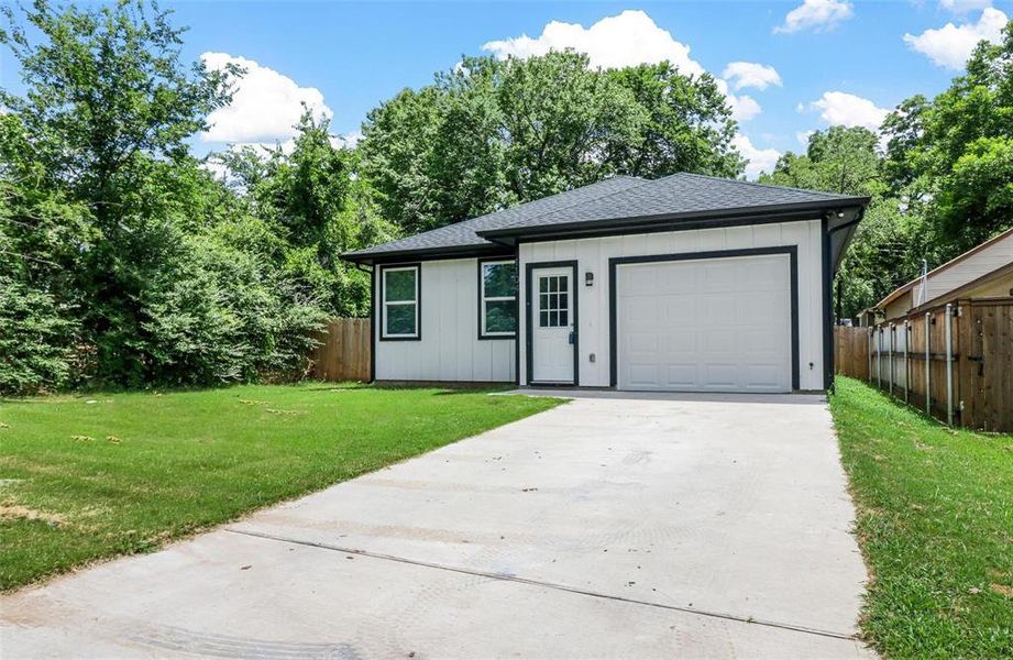 Exterior details and patio area of a home in , Denison (Image 22).