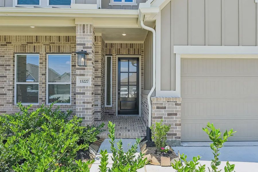 Exterior details and patio area of a home in Wood Leaf Reserve, Tomball (Image 3). Exterior details and patio area of a home in Wood Leaf Reserve, Tomball (Image 3).