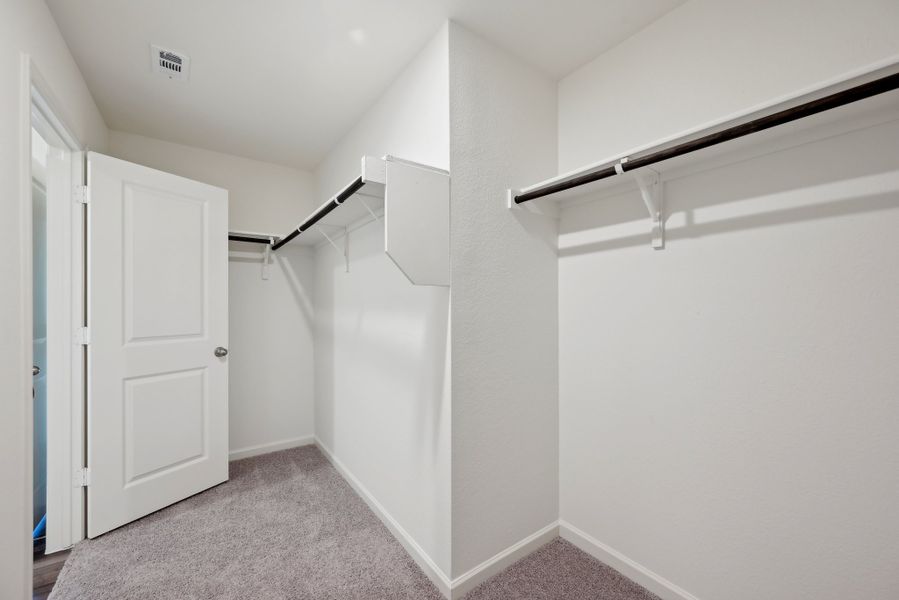 Representative unfurnished interior of a home built from the Voyager by Starlight Homes in Stonebrooke, Conroe (Image 18).