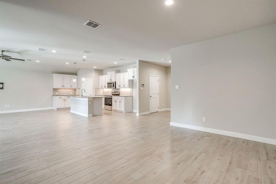 Spacious, unfurnished interior of a new home in , Burleson (Image 12).