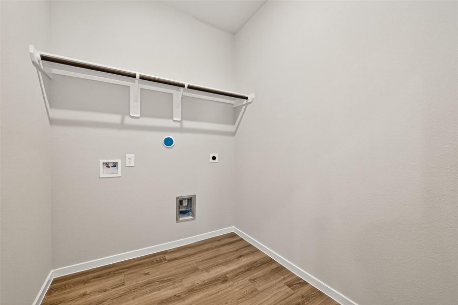 Spacious, unfurnished interior of a new home in Sunterra, Katy (Image 39). Spacious, unfurnished interior of a new home in Sunterra, Katy (Image 39).