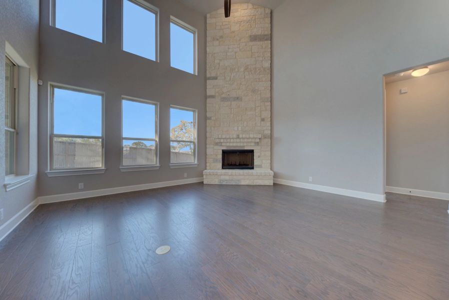 Representative unfurnished interior of a home built from the Barnett by Ashton Woods in Sunday Creek at Kinder Ranch, San Antonio (Image 22).