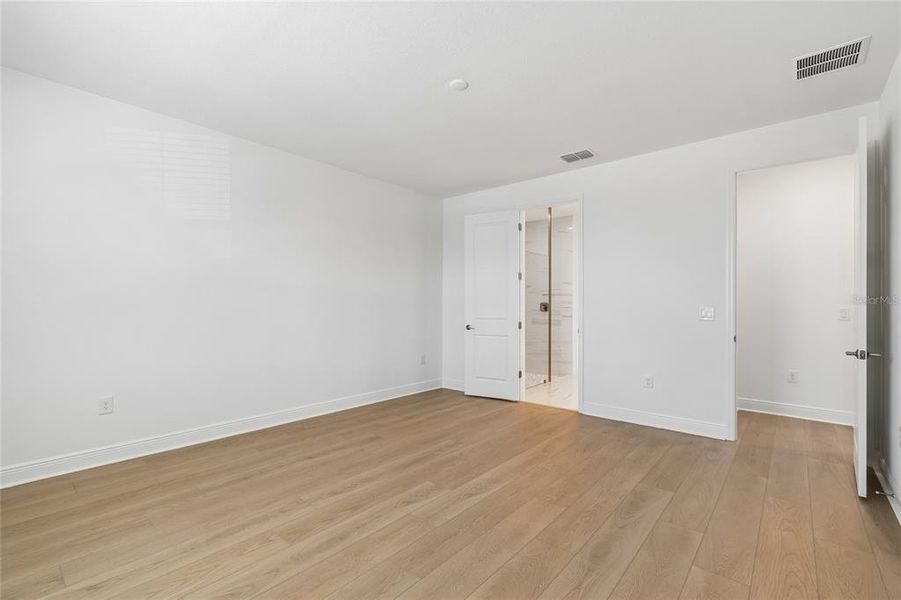 Spacious, unfurnished interior of a new home in SeaFlower, Bradenton (Image 25).