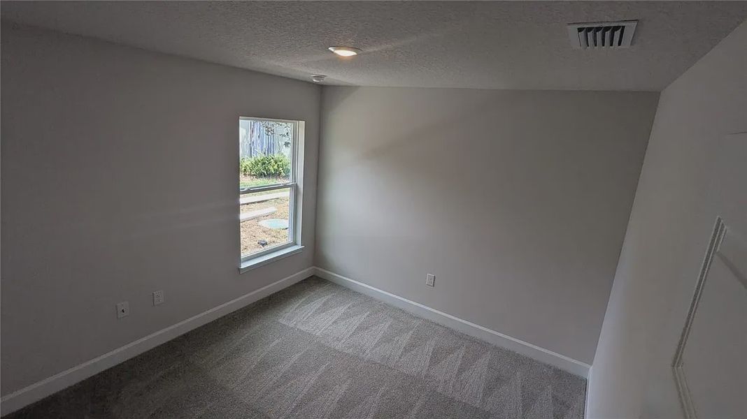 Spacious, unfurnished interior of a new home in Sebastian Highlands, Sebastian (Image 14).
