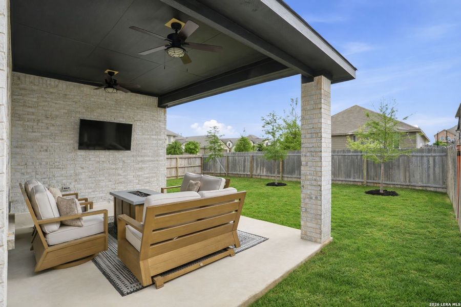 Exterior details and patio area of a home in Davis Ranch, San Antonio (Image 27).