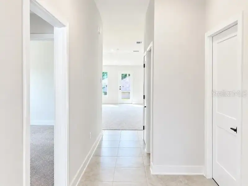 Spacious, unfurnished interior of a new home in Arbor Park, Leesburg (Image 6).