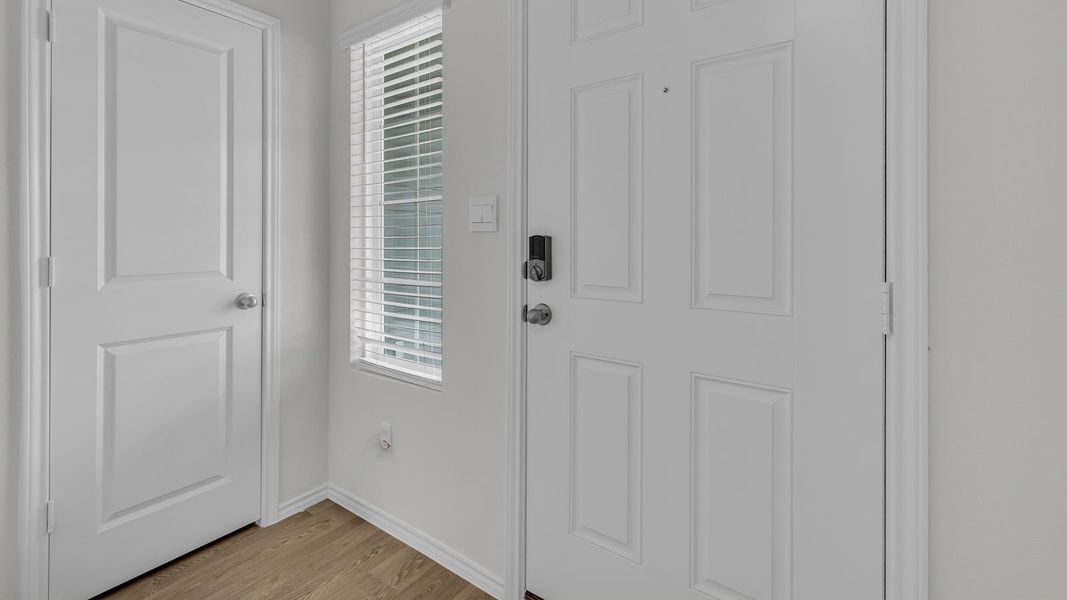 Spacious, unfurnished interior of a new home in Bollinger, Maxwell (Image 25).