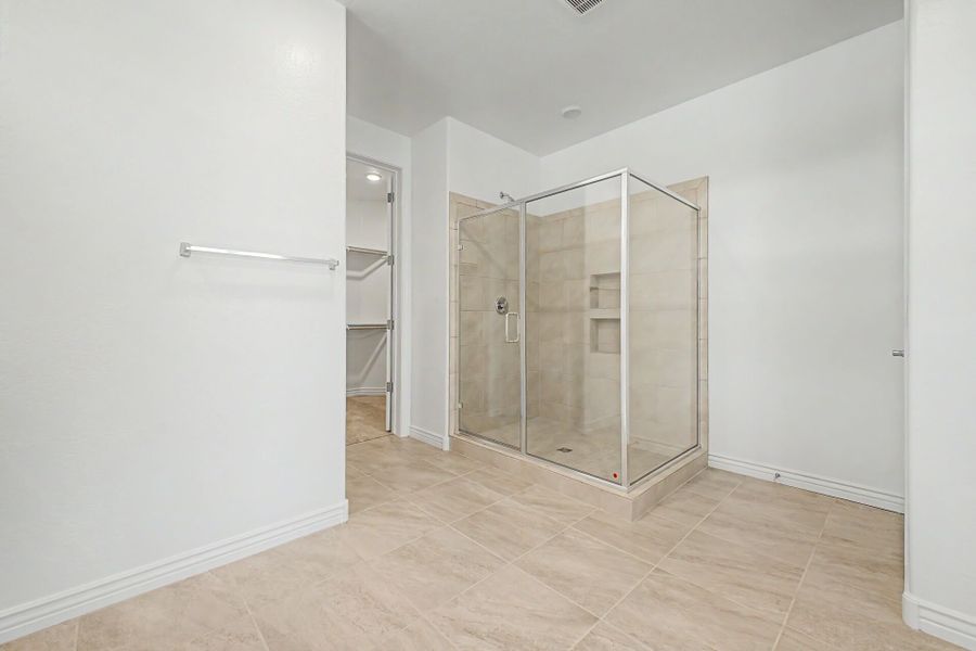 Spacious, unfurnished interior of a new home in Miravida, Surprise (Image 14).