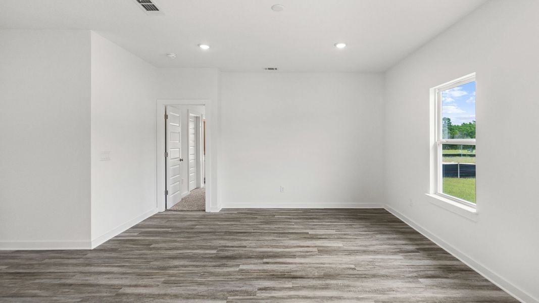 Representative unfurnished interior of a home built from the Walker by D.R. Horton in Ashton Park Phase III, Freeport (Image 24).