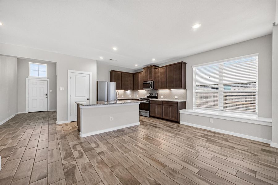 Furnished interior view inside a new home in , Mont Belvieu (Image 9).