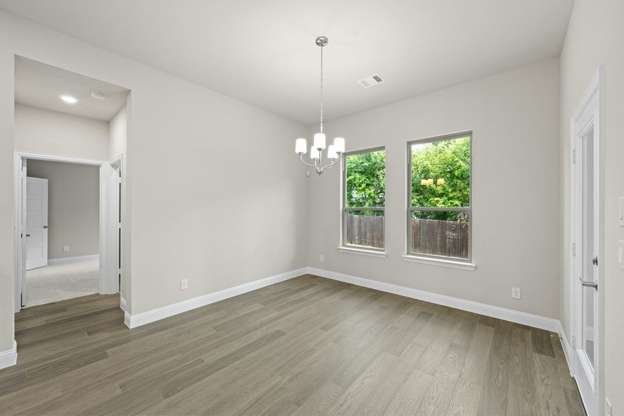 Spacious, unfurnished interior of a new home in Kentsdale Farms, DeSoto (Image 27).