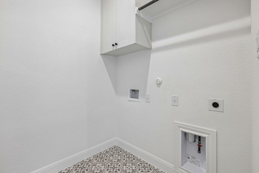 Spacious, unfurnished interior of a new home in 6 Creeks, Kyle (Image 38).