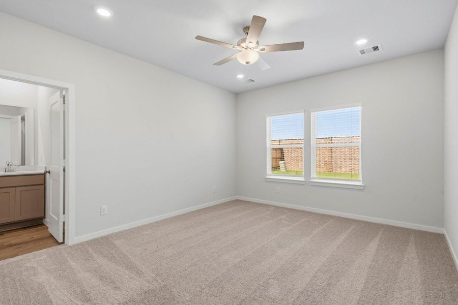Spacious, unfurnished interior of a new home in Sunterra Lakes, Brookshire (Image 20). Spacious, unfurnished interior of a new home in Sunterra Lakes, Brookshire (Image 20).