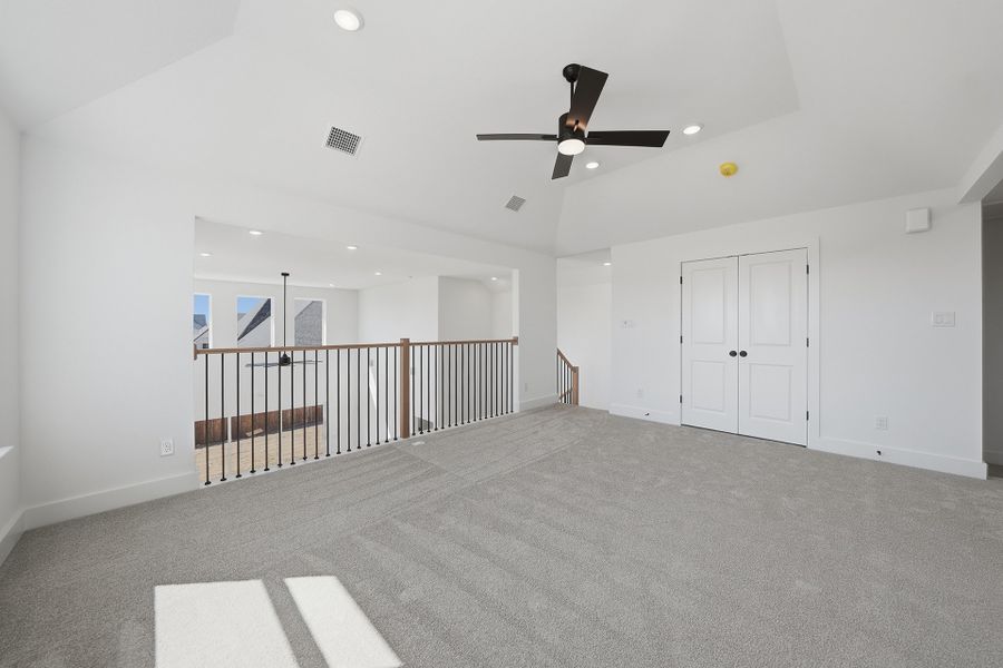 Spacious, unfurnished interior of a new home in Tavolo Park, Fort Worth (Image 35).