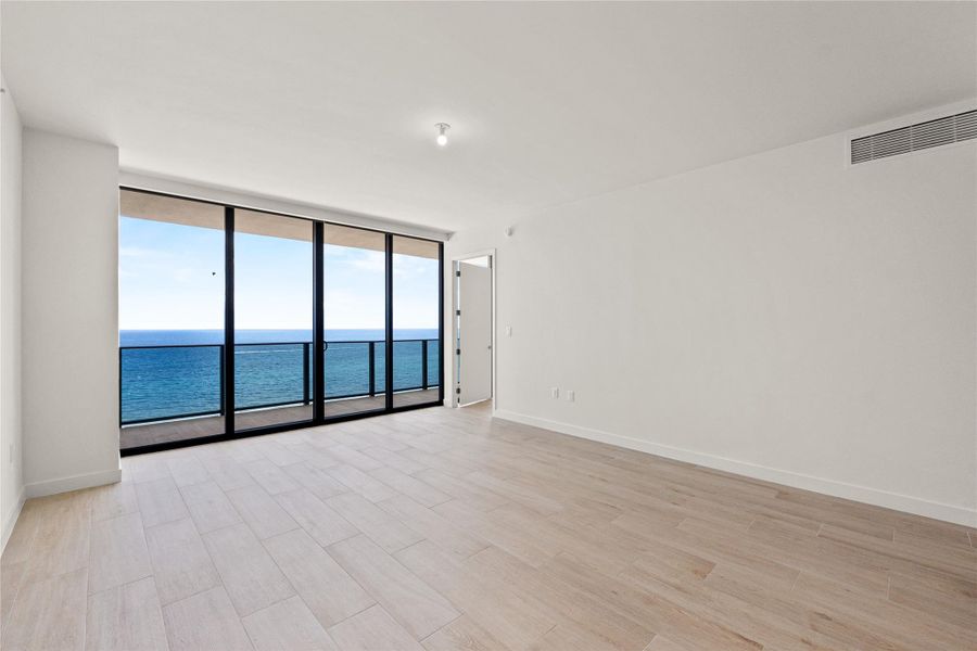 Spacious, unfurnished interior of a new home in , Pompano Beach (Image 31).