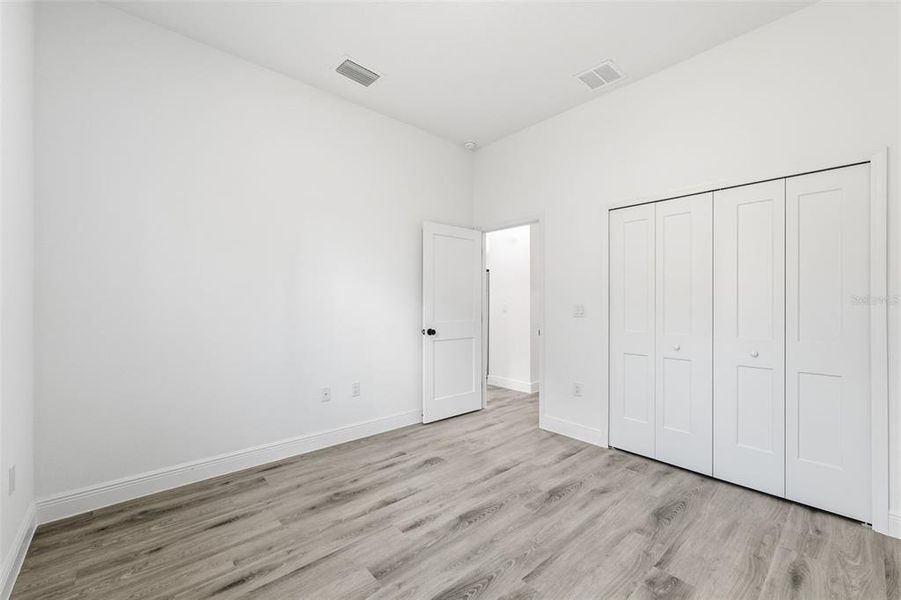 Spacious, unfurnished interior of a new home in , Ocala (Image 26).