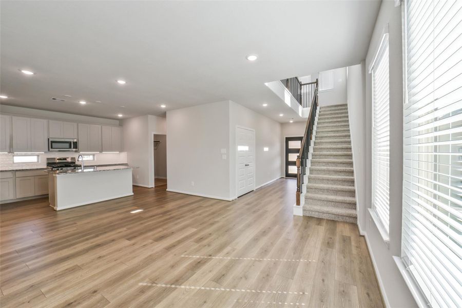 Spacious, unfurnished interior of a new home in Anderson Lakes, Houston (Image 20).
