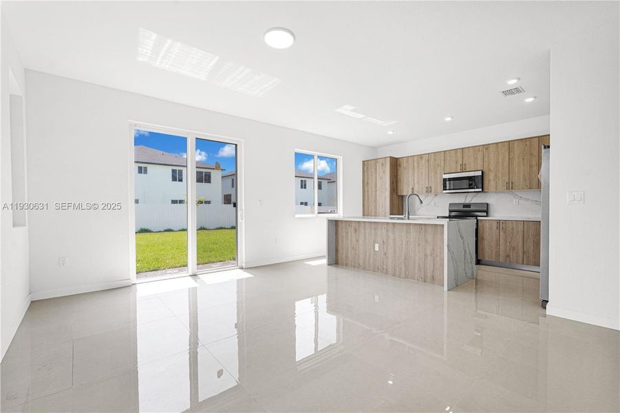 Spacious, unfurnished interior of a new home in , Miami (Image 20).