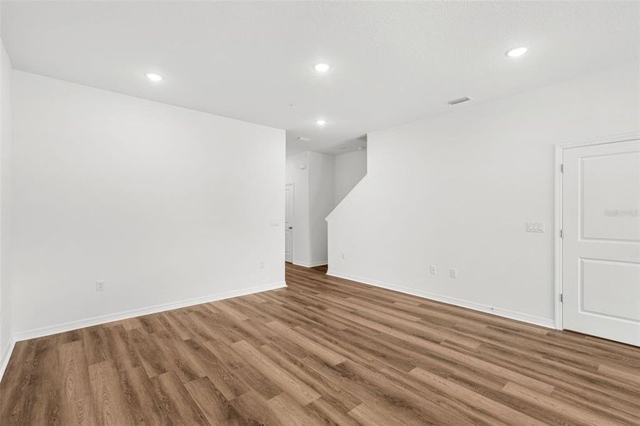 Spacious, unfurnished interior of a new home in Shenandoah Reserve, Orlando (Image 27).