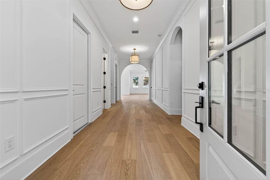 Spacious, unfurnished interior of a new home in , St. Petersburg (Image 25).