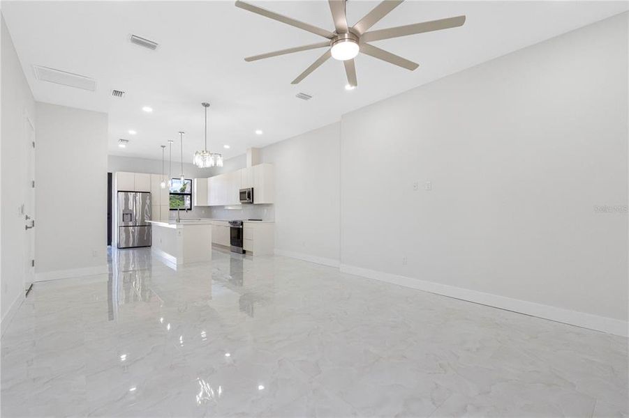 Spacious, unfurnished interior of a new home in , Tampa (Image 19).