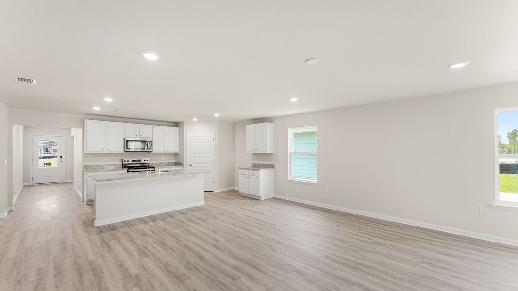 Representative unfurnished interior of a home built from the Lakeside by D.R. Horton in Sunny Hills, Chipley (Image 13).