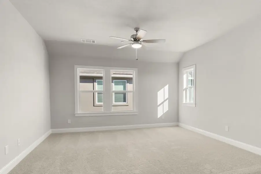 Spacious, unfurnished interior of a new home in Clear Creek, Round Rock (Image 21).