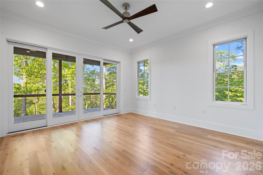 Spacious, unfurnished interior of a new home in , Newland (Image 23).