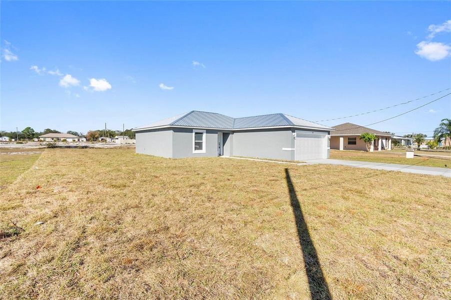 Exterior details and patio area of a home in , Frostproof (Image 3).
