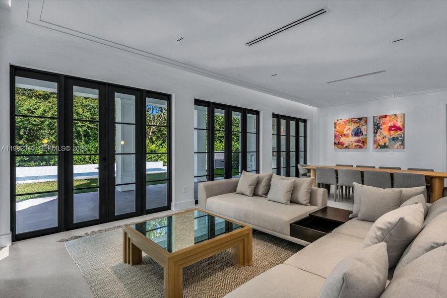 Community amenities in , Miami (Image 24).